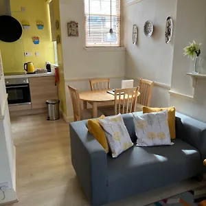 The Cosy Courtyard Apartment Edinburgh