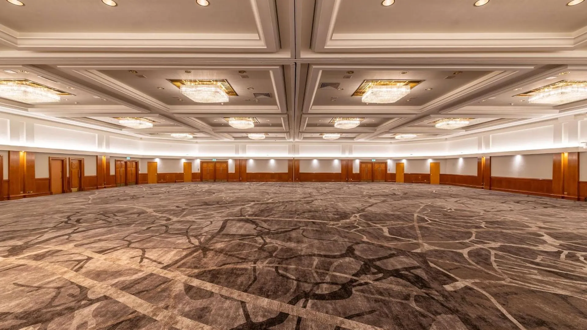 ****  Hilton Birmingham Metropole Hotel Бикенхил Великобритания