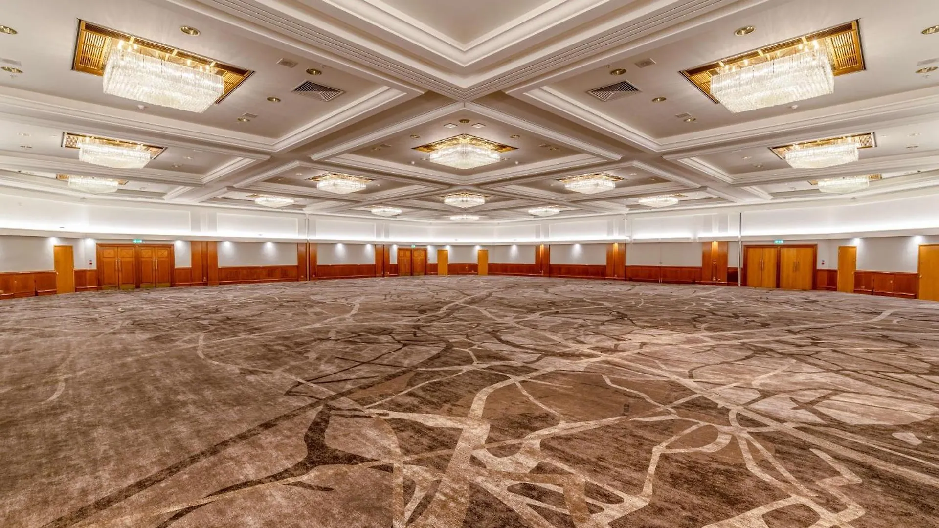 Hilton Birmingham Metropole Hotel Бикенхил 4*,